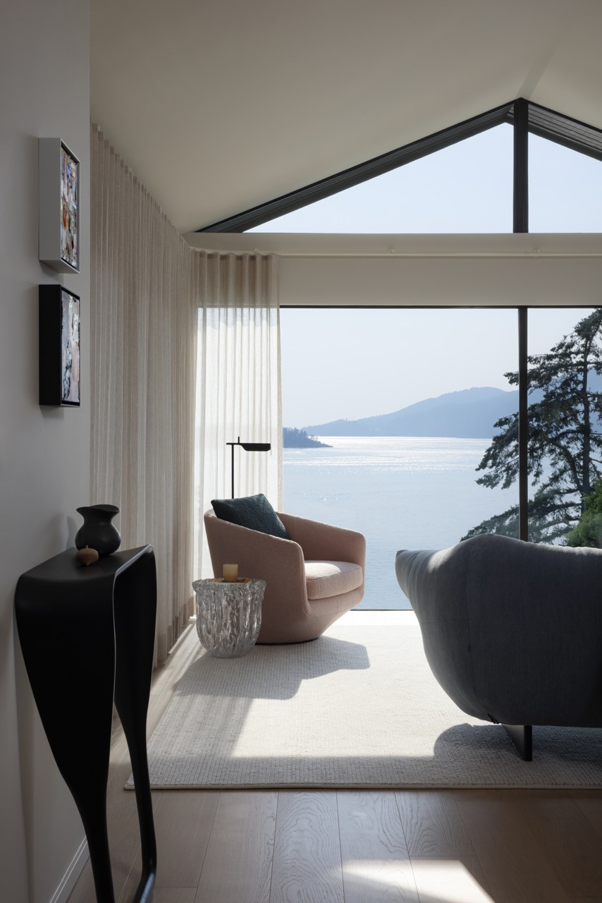 The kitchen opens to the main living areas, creating continuous sightlines toward the water beyond, whilst maintaining discreet integration of Miele appliances