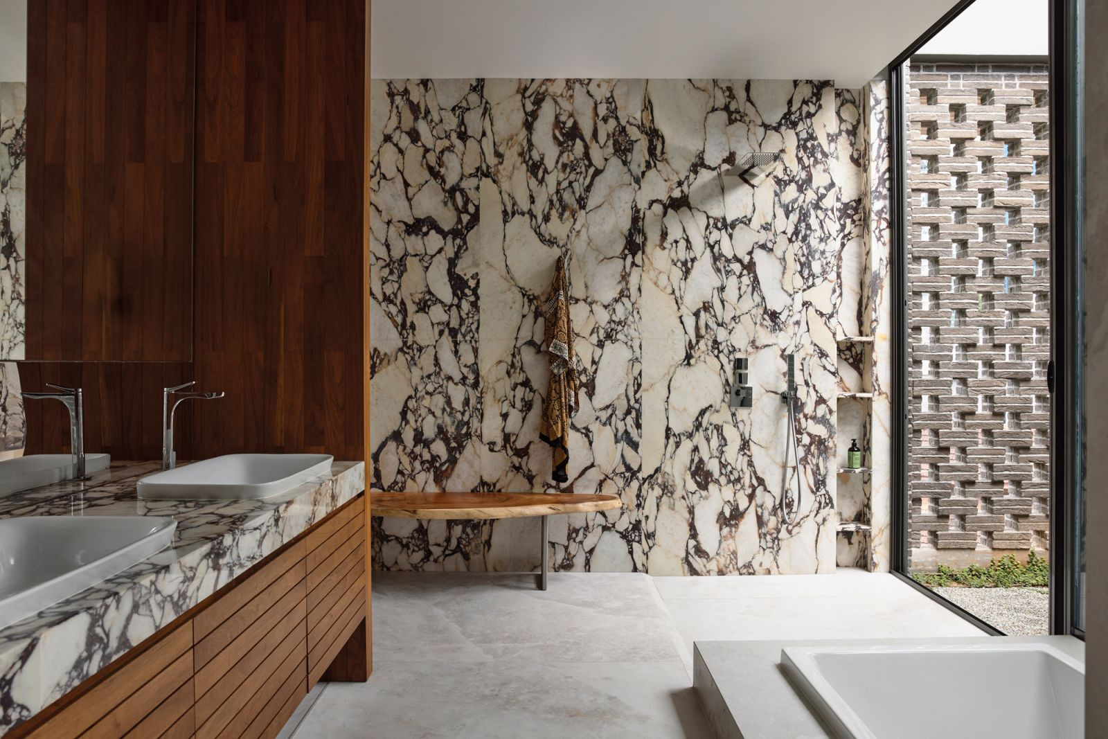 Dramatically veined Calacatta Viola marble lends a graphic touch to the junior master bathroom (Photo: Derek Swalwell)