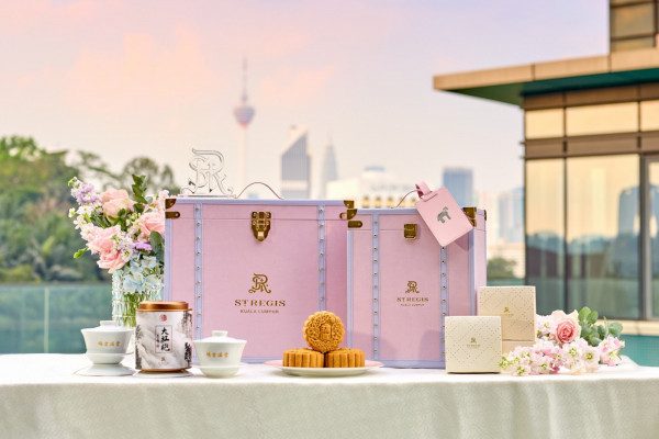This Mid-Autumn, try out new mooncake flavours that veer off the traditional path, packed within incredible collectable displays and boxes that act as decor (Image: St. Regis KL)