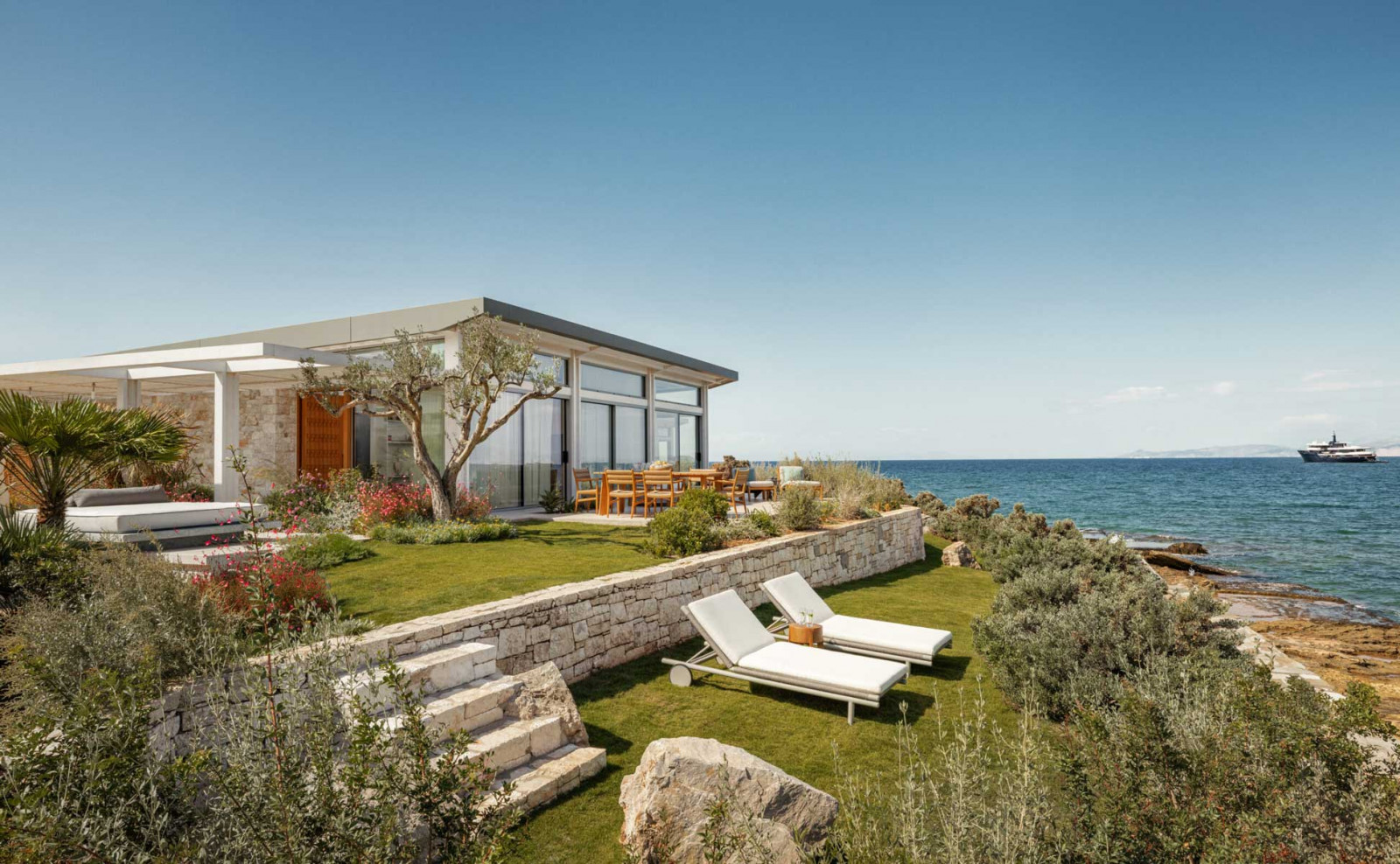 It is nestled in a 21-hectare protected forest reserve with private beachfront access (Photo: One&Only Aesthesis)