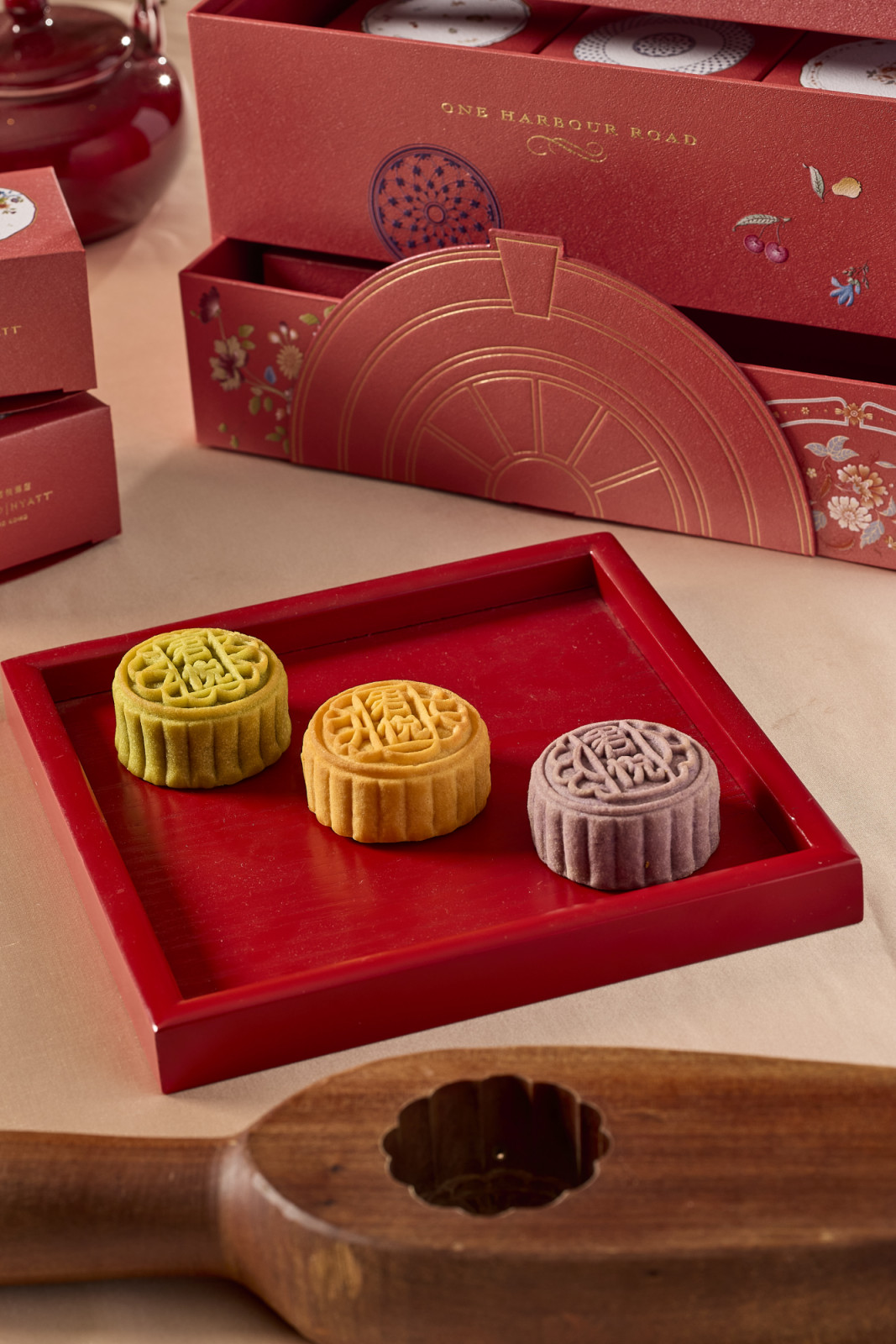 Grand Hyatt Pool & Moon Cake