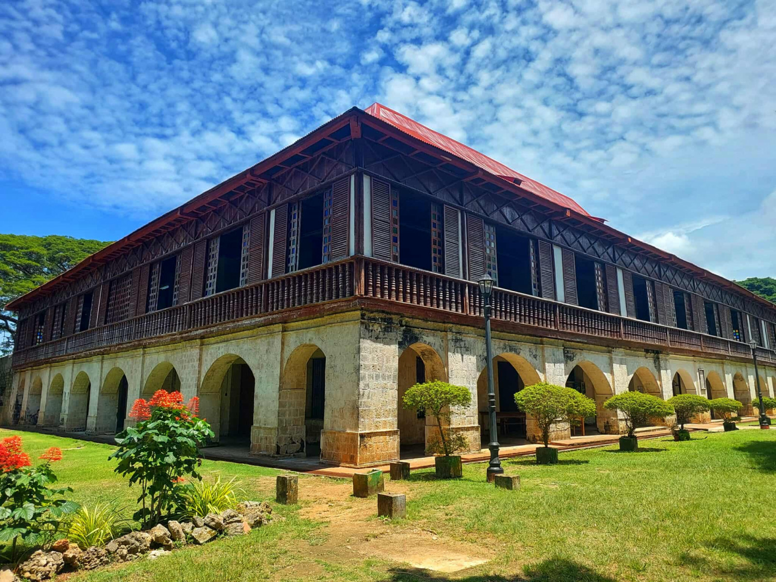 Once a retreat house for Spanish friars, the Lazi Convent is now a National Historical Landmark showcasing timeless Filipino-Spanish design (Photo: Wikimedia Commons)