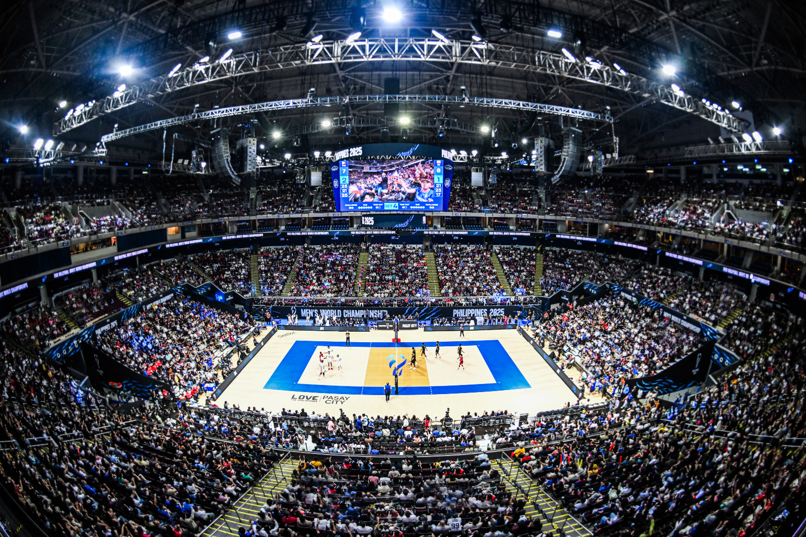 The SM Mall of Asia Arena packed with fans (Photo: Courtesy of FIVB)