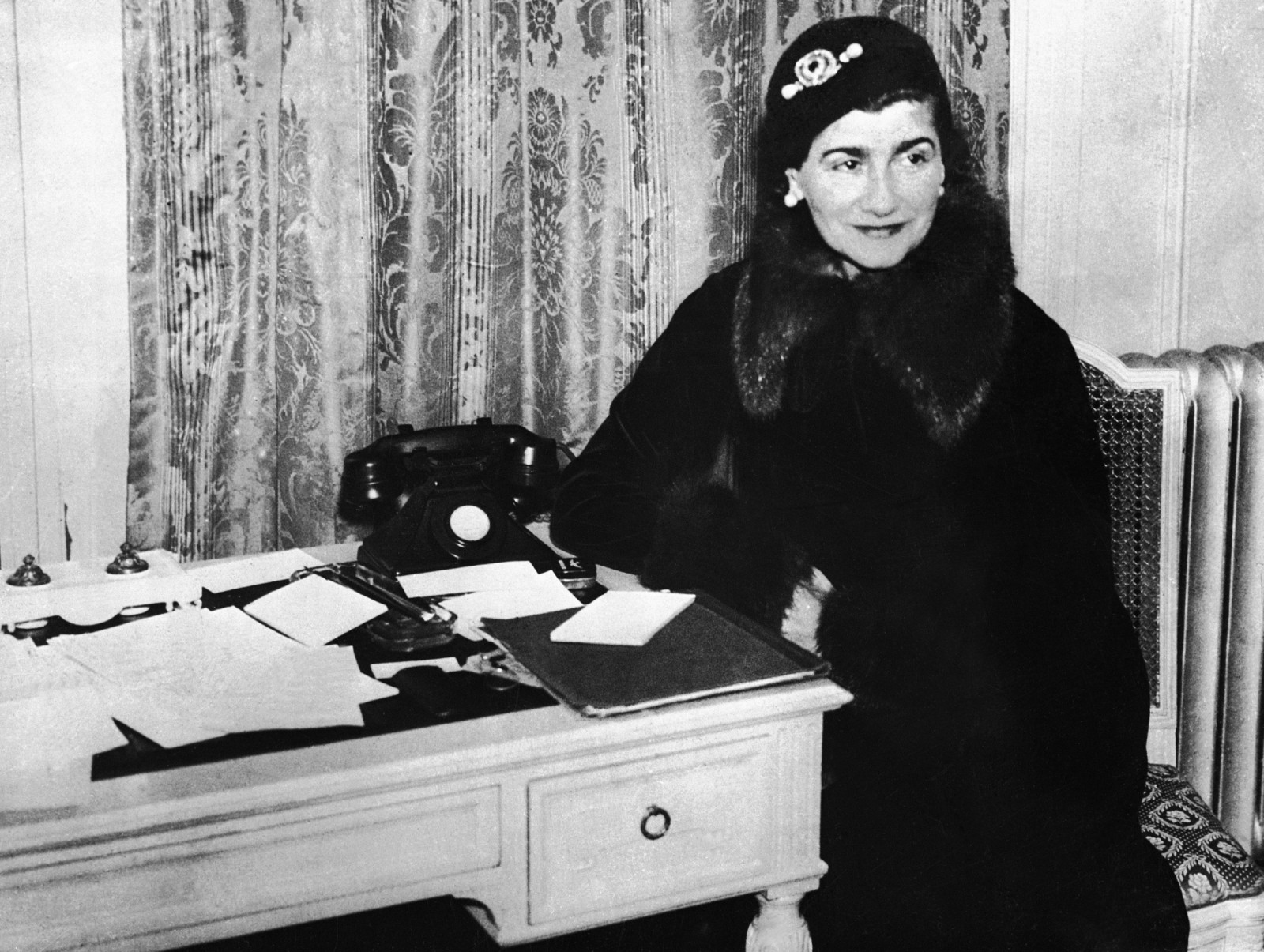 UNITED KINGDOM - FEBRUARY 25: Portrait of the fashion designer Coco CHANEL on a trip to London. (Photo by Keystone-France/Gamma-Keystone via Getty Images)