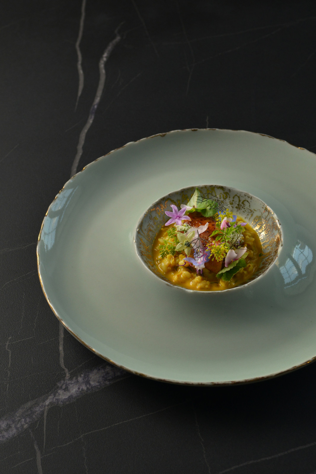 Chef Nic Vanderbeeken menggunakan banyak bahan lokal seperti lindung atau unagi pada menu baru Apéritif