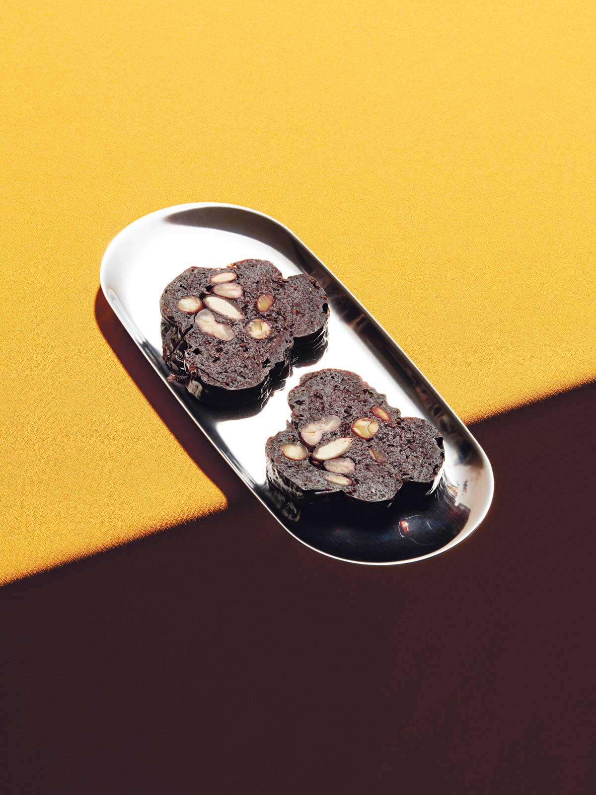The fruit salami is made with an assortment of fruit. The moistness of the sausage can be controlled by the drying time (Photo: Jonas Marguet)