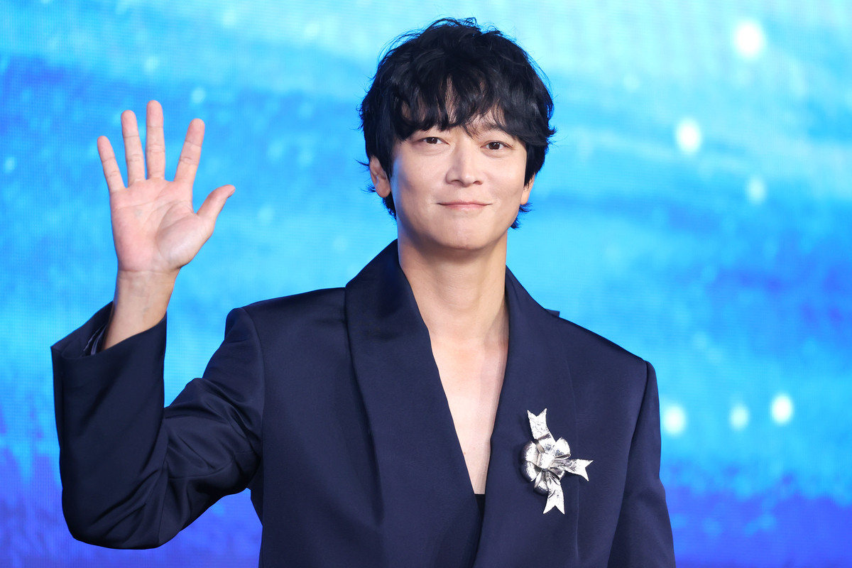 Kang Dong Won is starring alongside Jun Ji Hyun in the Disney Plus blockbuster drama ‘Tempest’