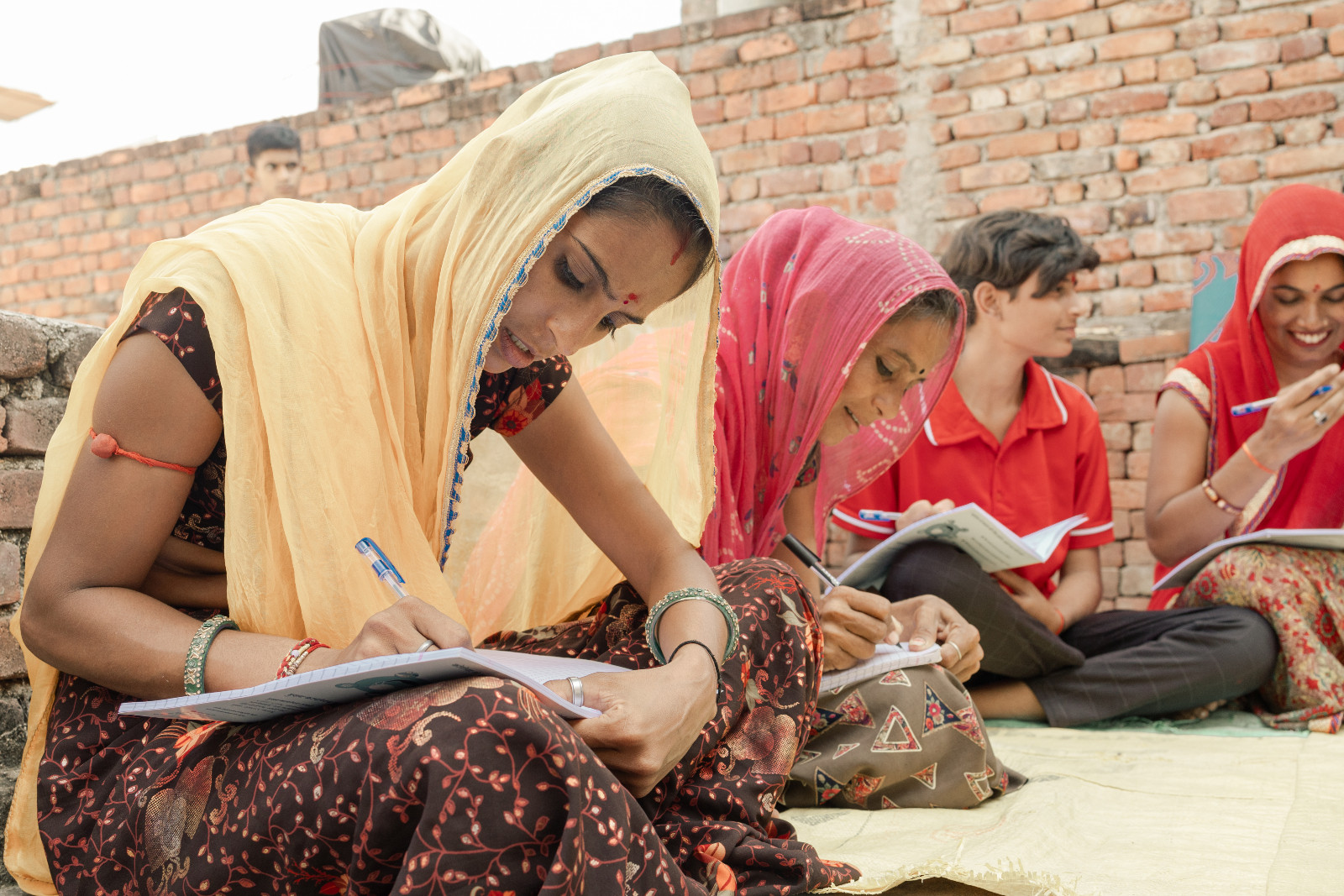 Learners filling their worksheets in a Pragati Camp in Rajasthan (Photo: courtesy of the Ramon Magsaysay Award Foundation)