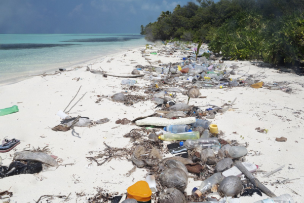 Environmental pollution in a beautiful tropical island of Maldives (Photo: Getty Images)