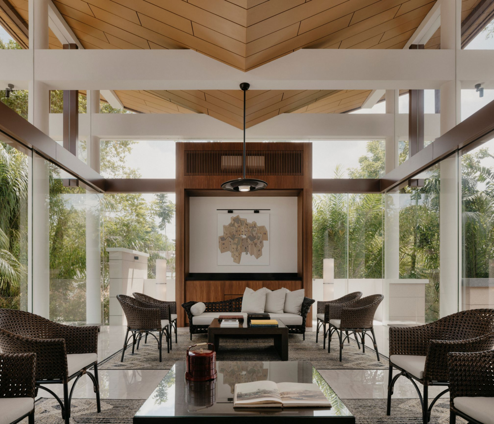 The glass-encased sitting area blurs the boundaries between the indoors and the outdoors