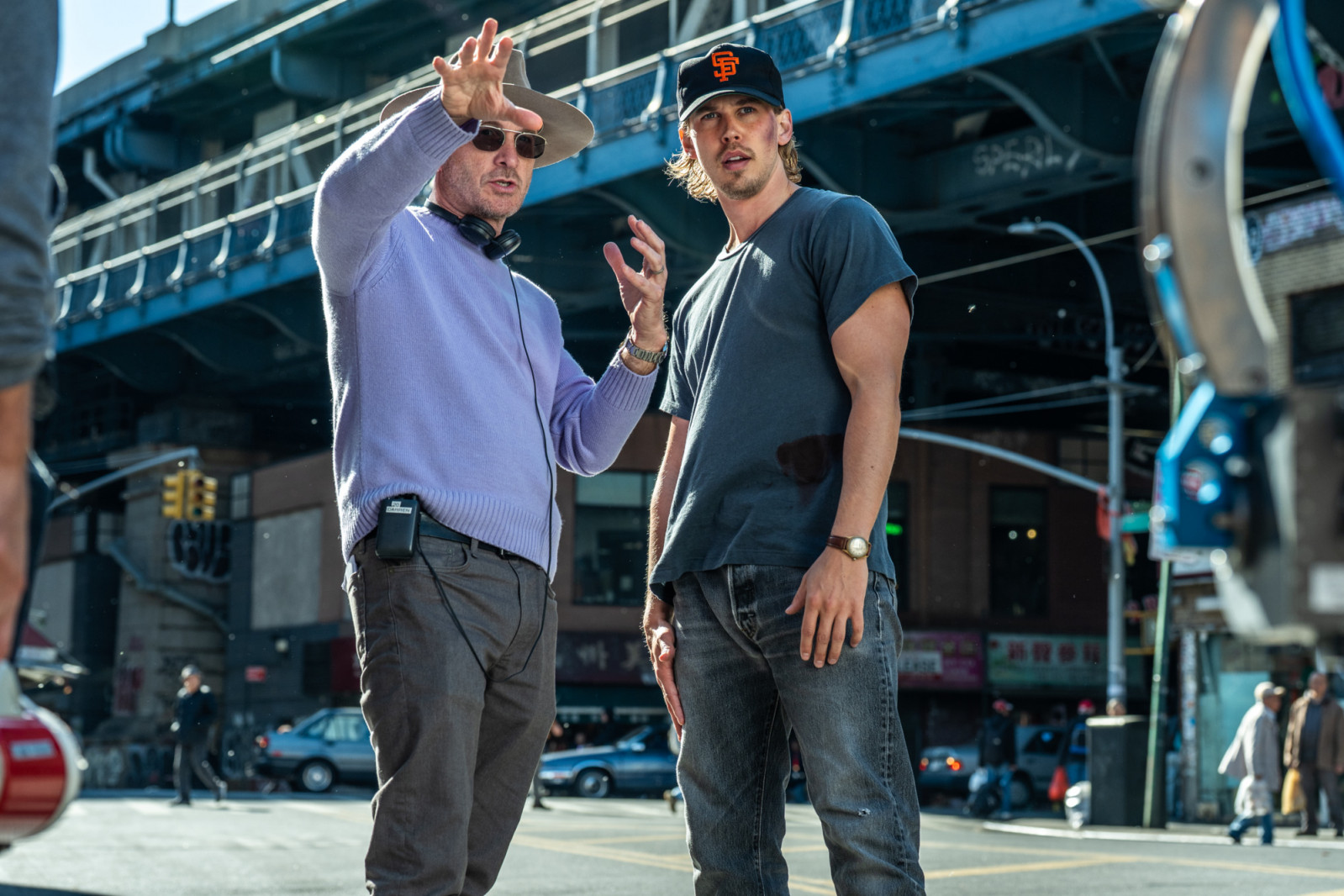 Behind the scenes of Darren Aronofsky's ‘Caught Stealing’
