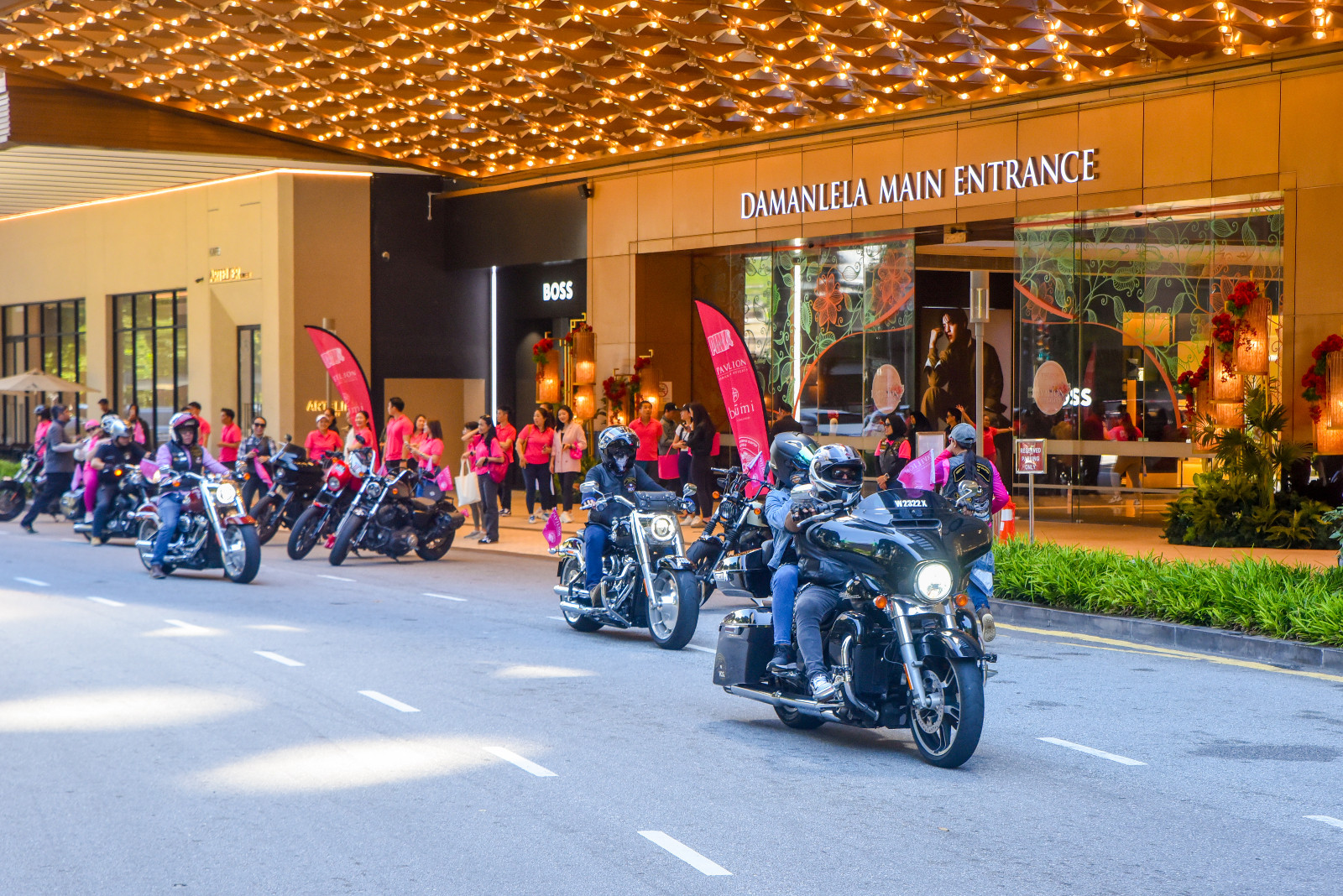 A convoy of over 30 Harley-Davidson riders dressed in pink rode from Harley-Davidson Ampang to Pavilion Damansara Heights.
