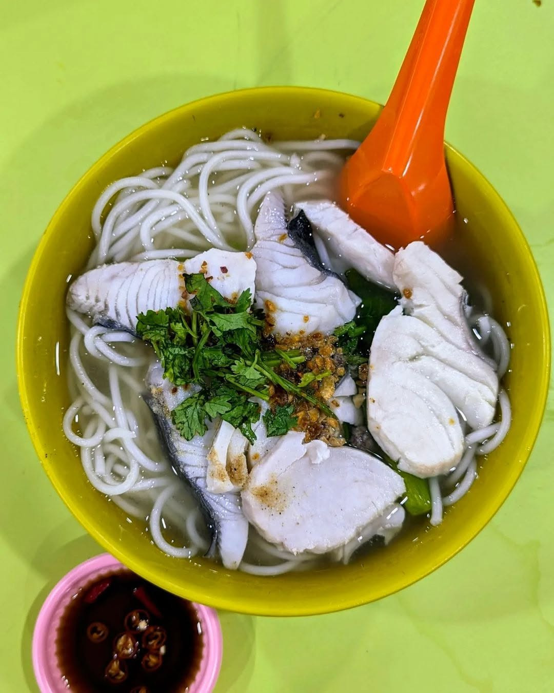 Fish soup at Amoy Food Centre (Photo: Owen_08.01/Instagram)