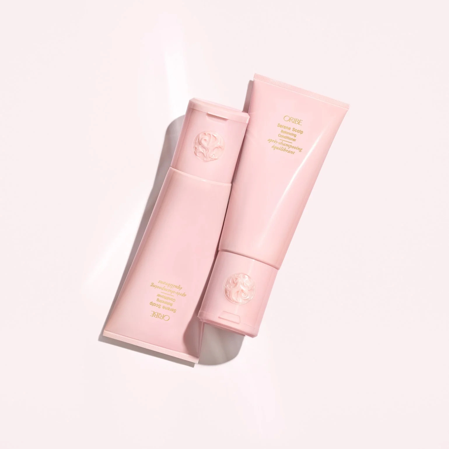 Dầu xả Oribe xoa dịu da đầu bong tróc và khôi phục mái tóc mềm mượt chuẩn salon. Ảnh: Oribe