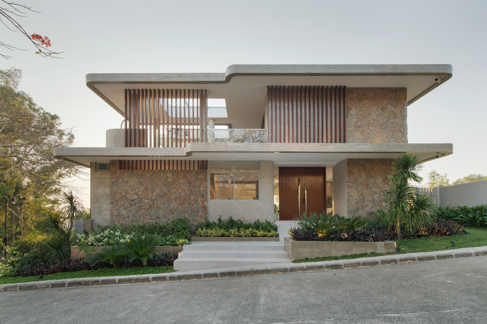 The exterior of the Cove House by Brioarc Design Studio, located in Nasugbu, Batangas
