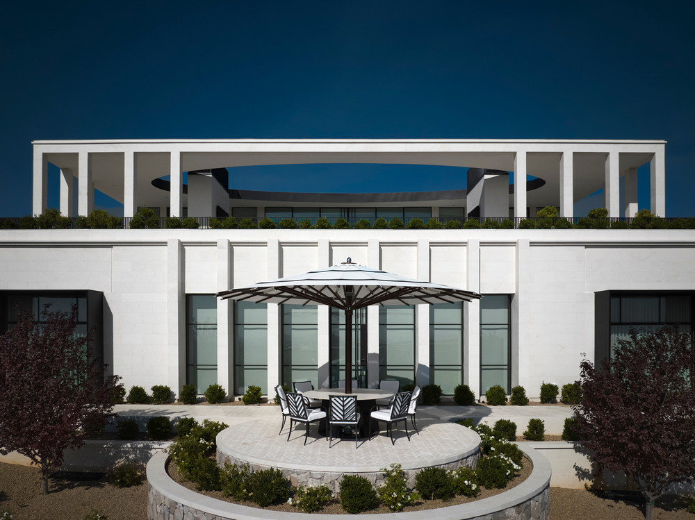 The geometric façade recalls the rigour and symmetry of Art Deco architecture