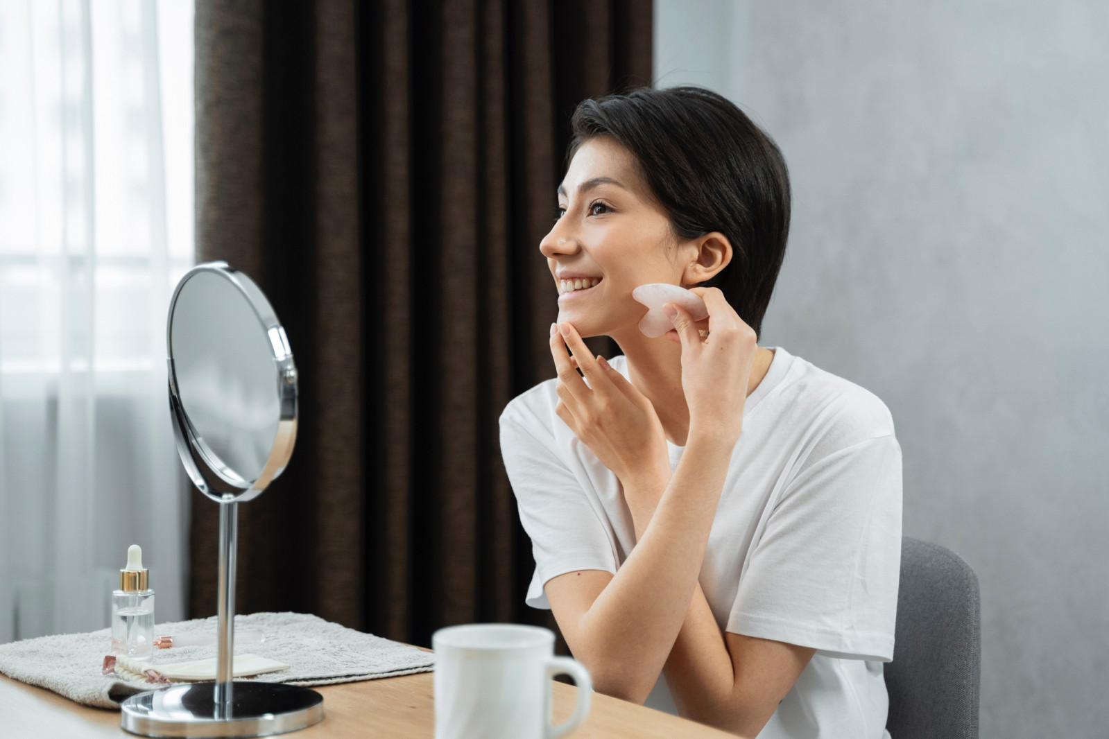 Sometimes the smallest adjustments make the biggest difference. These straightforward changes refine how your products perform and help you get the most out of your daily skin-care routine—no overhaul necessary. (Photo: Freepik)