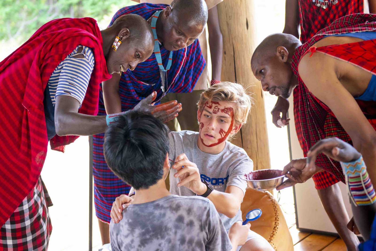 Face painting with the Maasai (Image: © Institut Le Rosey)
