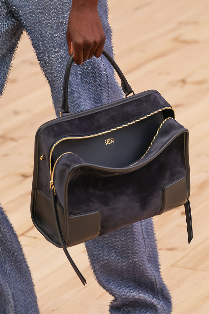 PARIS, FRANCE - OCTOBER 03: (EDITORIAL USE ONLY - For Non-Editorial use please seek approval from Fashion House) A model, bag detail, walks the runway during the Loewe Womenswear Spring/Summer 2026 show as part of Paris Fashion Week on October 03, 2025 in Paris, France. (Photo by Peter White/Getty Images)