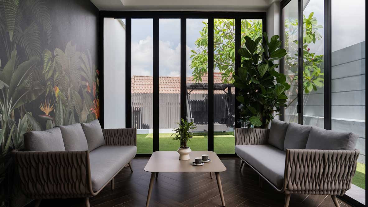 Mr Shopper Studio elegantly combines warmth, comfort and modern elegance in this Serangoon Garden semi-detached home (Photo: Mr Shopper Studio)