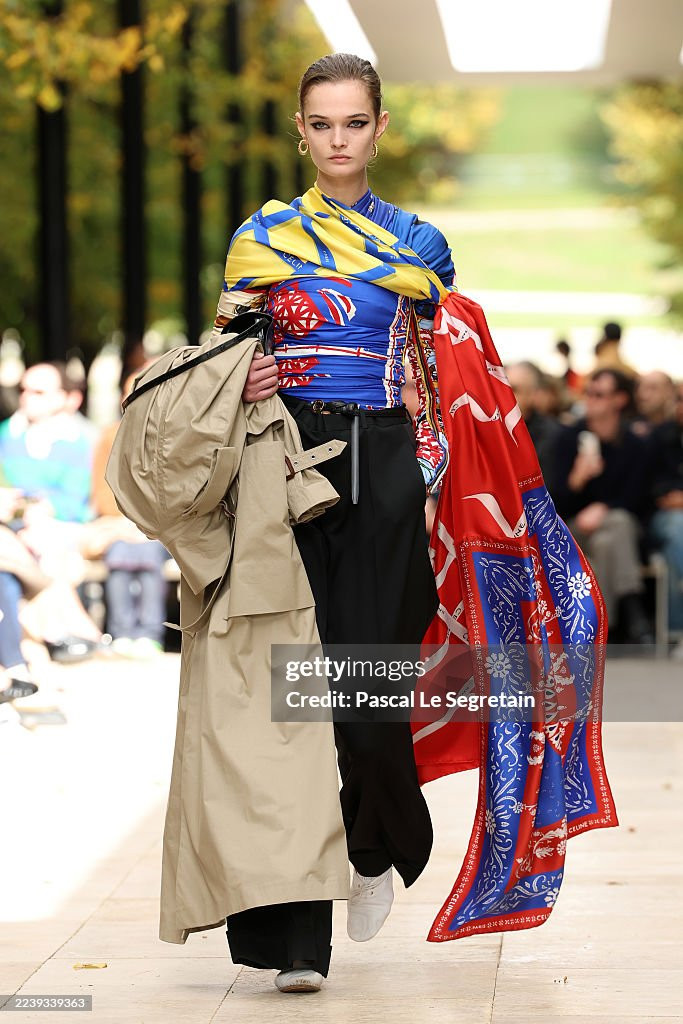 PARIS, FRANCE - OCTOBER 05: (EDITORIAL USE ONLY - For Non-Editorial use please seek approval from Fashion House) Lulu Tenney walks the runway during the Celine Womenswear Spring/Summer 2026 show as part of Paris Fashion Week on October 05, 2025 in Paris, France. (Photo by Pascal Le Segretain/Getty Images)