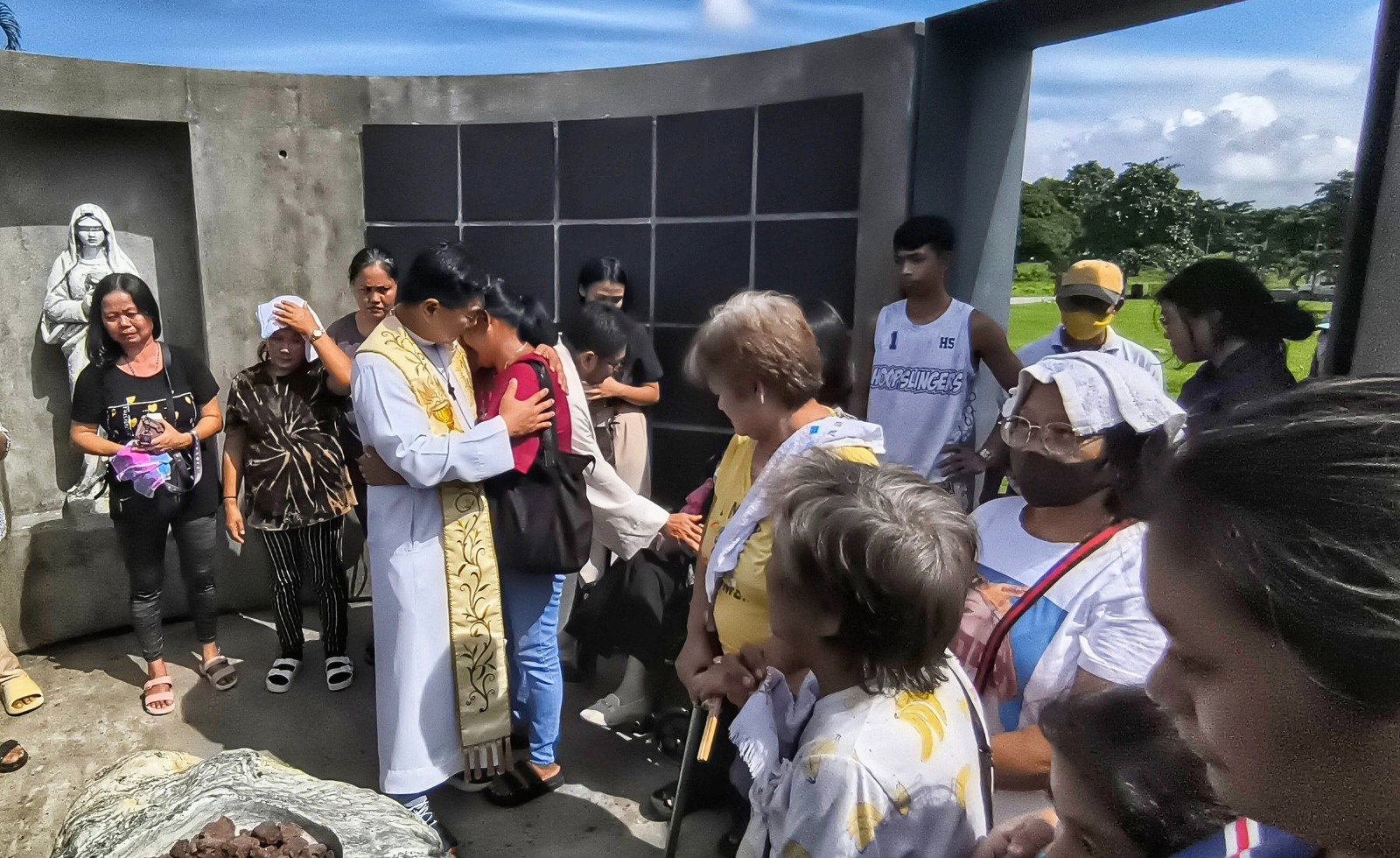Fr Flavie Villanueva comforts the families at the ‘Dambana ng Paghilom’ for the inurnment of their loved ones who fell victim to Duterte’s drug war (Photo: Program Paghilom)