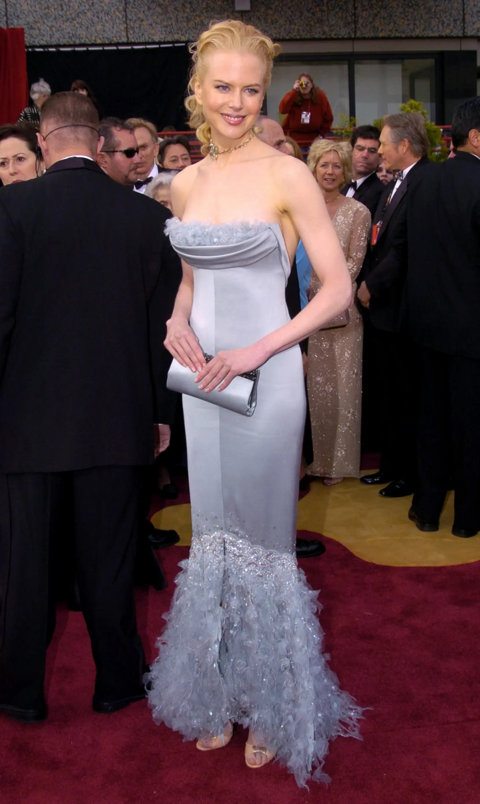 Nicole Kidman trong chiếc váy dạ hội không dây xanh dương nhạt của Chanel (Ảnh: Kevin Mazur/Vince Bucci)