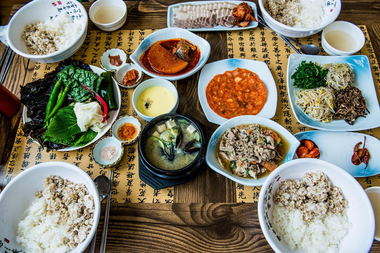 Korean meals are so abundant. Perhaps because of their regal origins. (Photo: jyleen21 / Pixabay)
