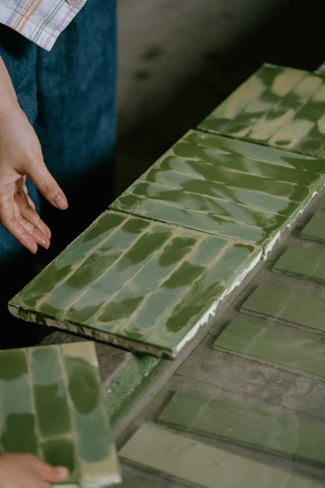 The tile-marbling process in Yogyakarta