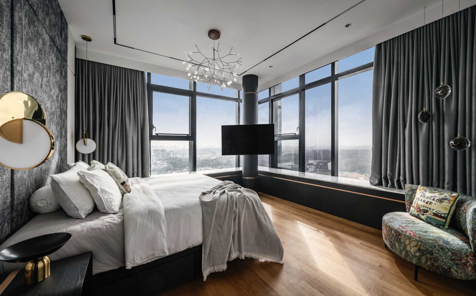 A feng shui-compliant bedroom with a panoramic skyline view