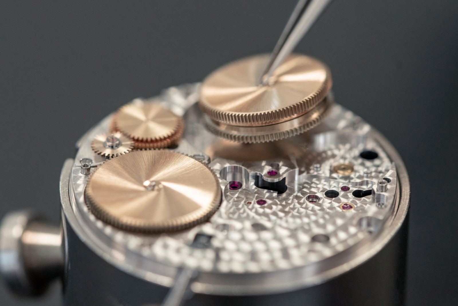 Chopard Calibre 98.06-L with the Quattro technology of two pairs of coaxial barrels for superlative power reserve