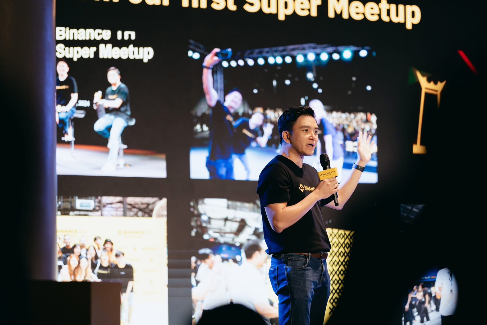 การร่วมเวทีเสวนาและกิจกรรมต่างๆ เพื่อเสริมความรู้เรื่องคริปโทเคอร์เรนซี (ภาพ: Binance TH)