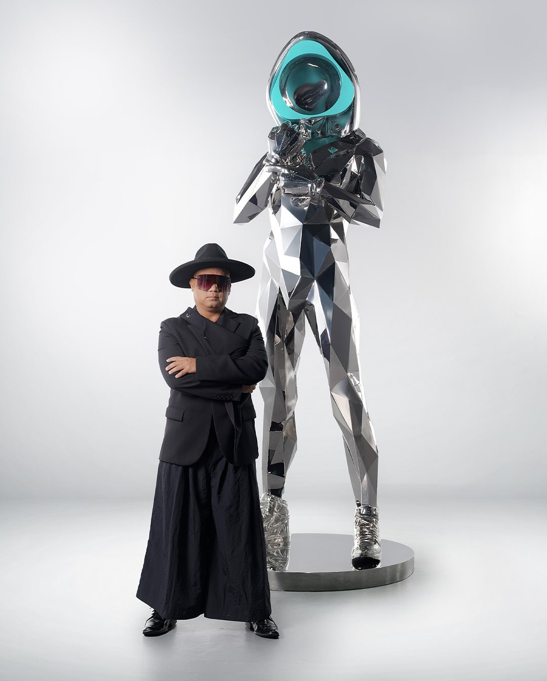 Jefrë with the Iqos sculpture (Photo: Jefrë Manuel)