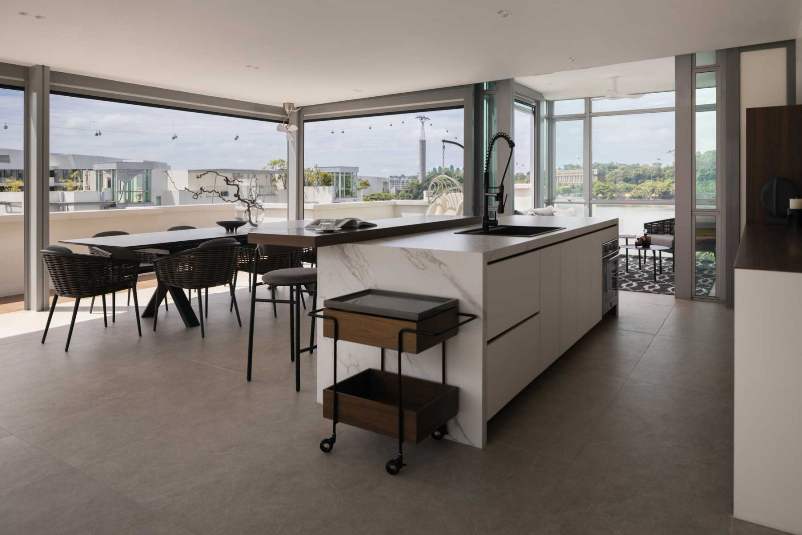 The kitchen and dining terrace frame the sweeping panoramic views