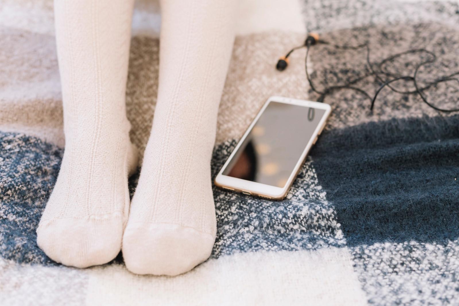 Keeping your feet warm does more than regulate temperature—it can soothe, relax, and even support certain health conditions. (Photo: Freepik)