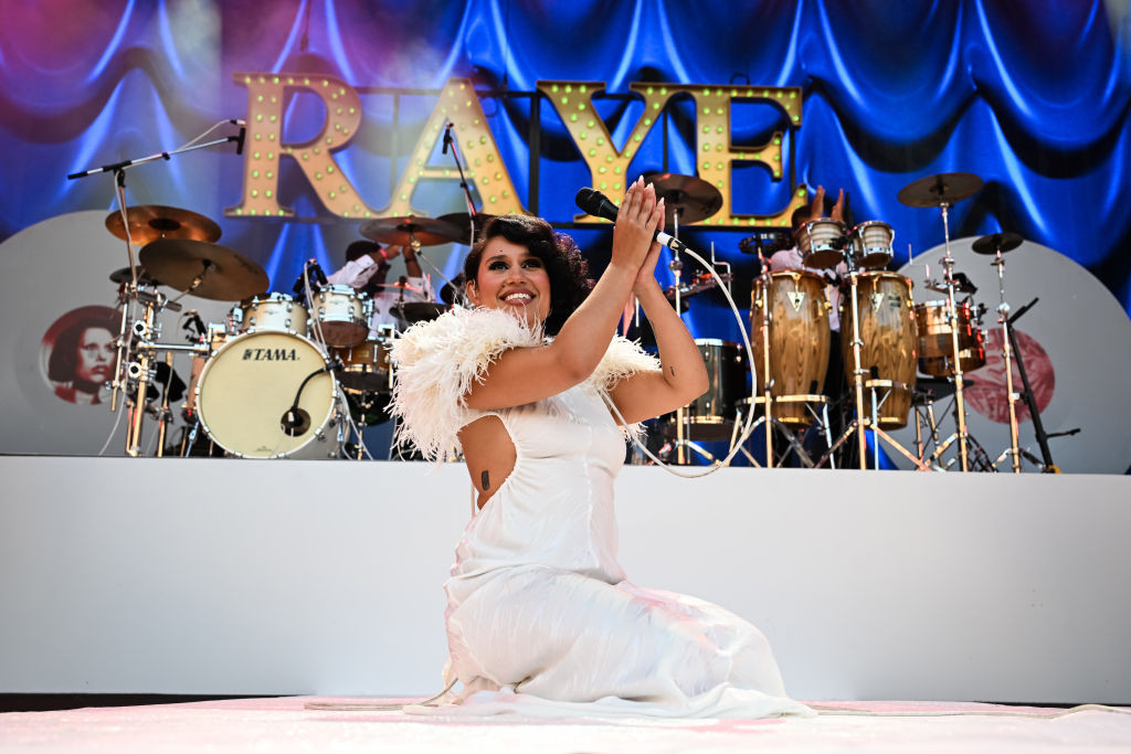 Raye (Rachel Keen) au Montreux Jazz Festival le 16 juillet 2024. (Photo by Lionel FLUSIN/Gamma-Rapho via Getty Images)