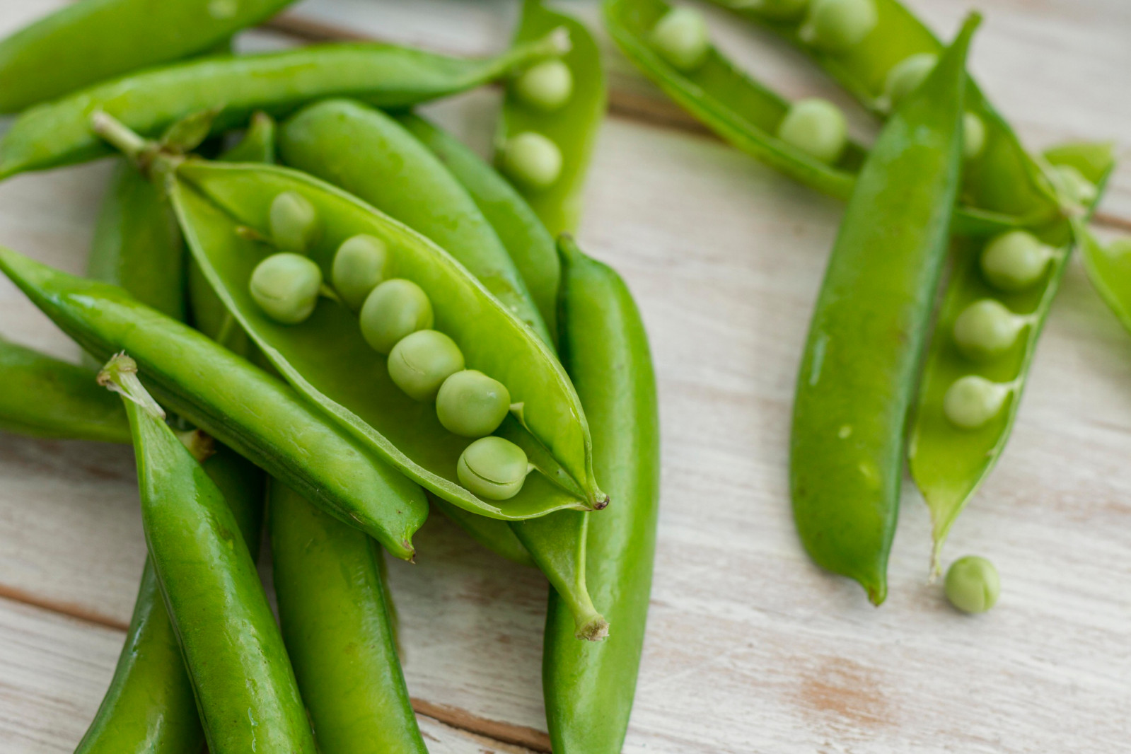 Peas have become a cornerstone of plant-based innovation, valued for their neutral flavour, protein density and versatility in both meat and dairy alternatives. (Photo: Freepik)