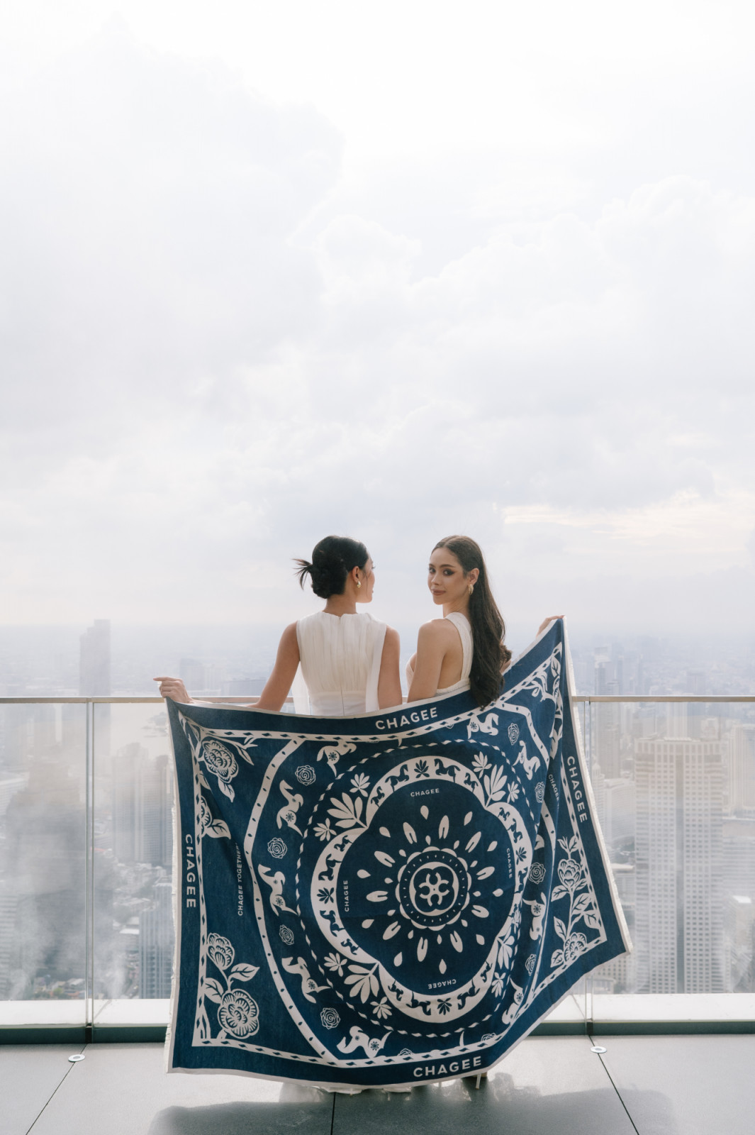 Floral Dream Series Shawl (ภาพ: Chagee Thailand)