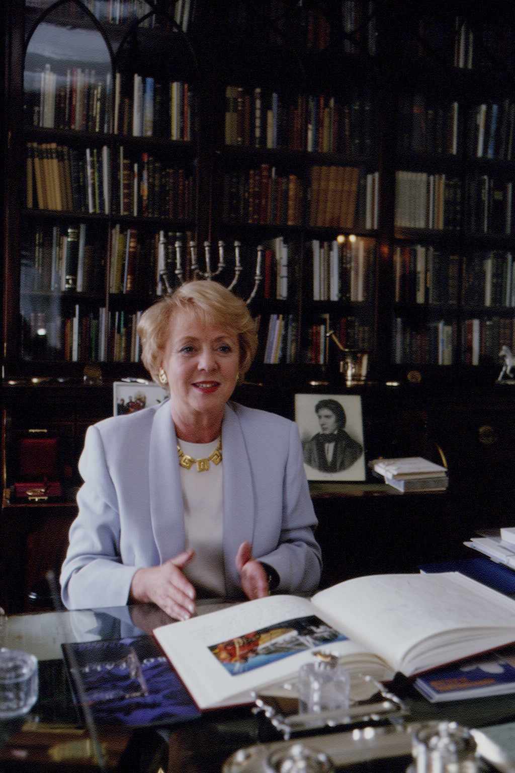 THE ICELANDIC HEAD OF STATE, VIGDIS FINNBOGADOTTIR (Photo by Bernard Annebicque/Sygma/Sygma via Getty Images)