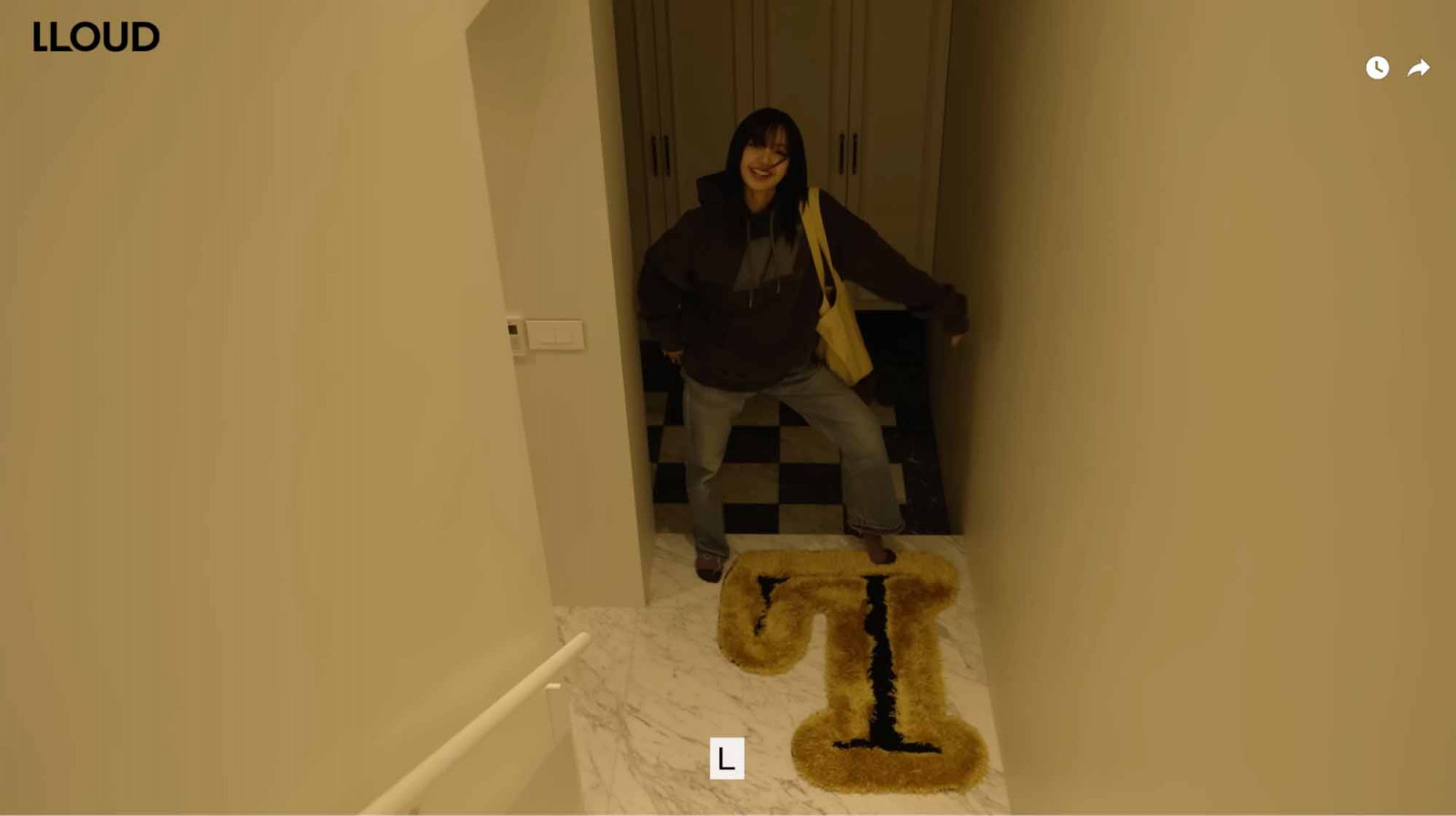 The passageway leading to Lisa’s garage (Photo: Youtube / LLOUD Official)