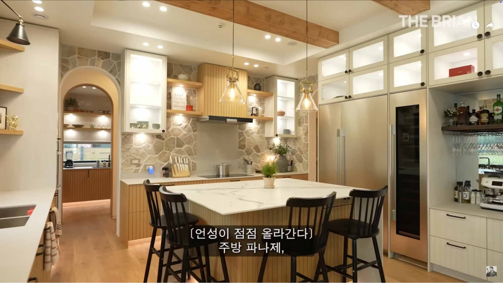 The kitchen and dining area in Brian Joo’s home (Photo: Youtube / The Brian)
