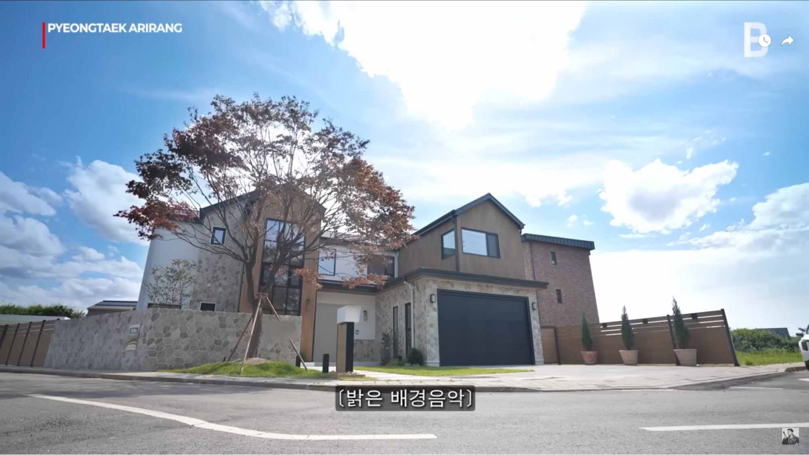 The exterior of soloist Brian Joo’s home in Gyeonggi-do (Photo: Youtube / The Brian)