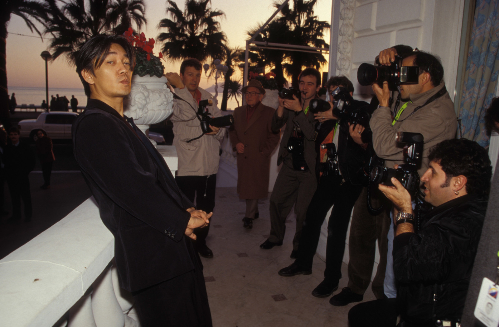 Le musicien et compositeur Ryuichi Sakamoto au Midem en fevrier 1994 a Cannes, France. (Photo by Alain BENAINOUS/Gamma-Rapho via Getty Images)