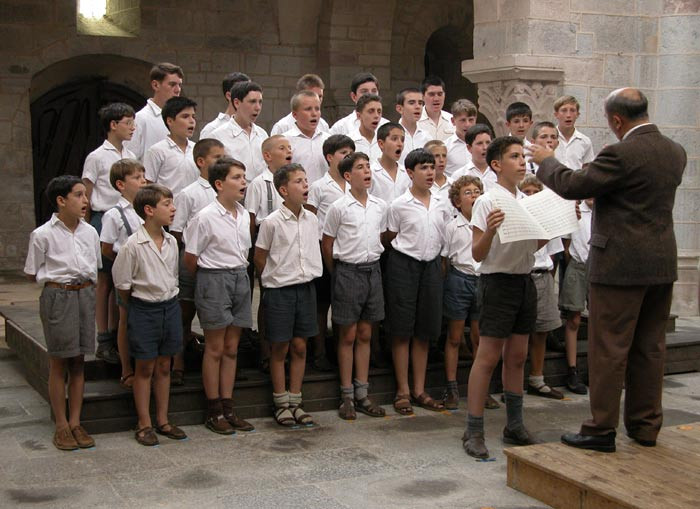 Gérard Jugnot stars as a music teacher who transforms troubled boys through song (Photo: Hong Kong French Film Festival)