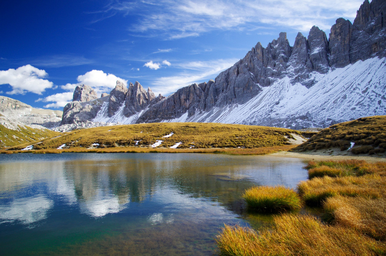 Journey through the captivating world of travel writing with these authors who bring destinations to life. (Photo: Kotkoa)