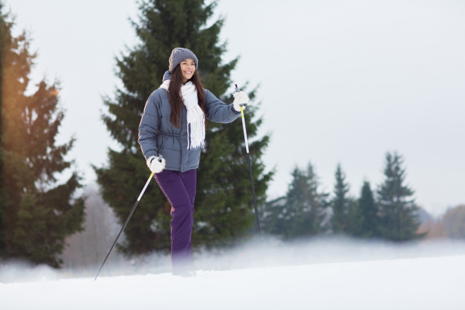 Check your policy before hitting the slopes—many travel insurance plans require extra cover for winter sports (Photo: Pressfoto/Freepik)