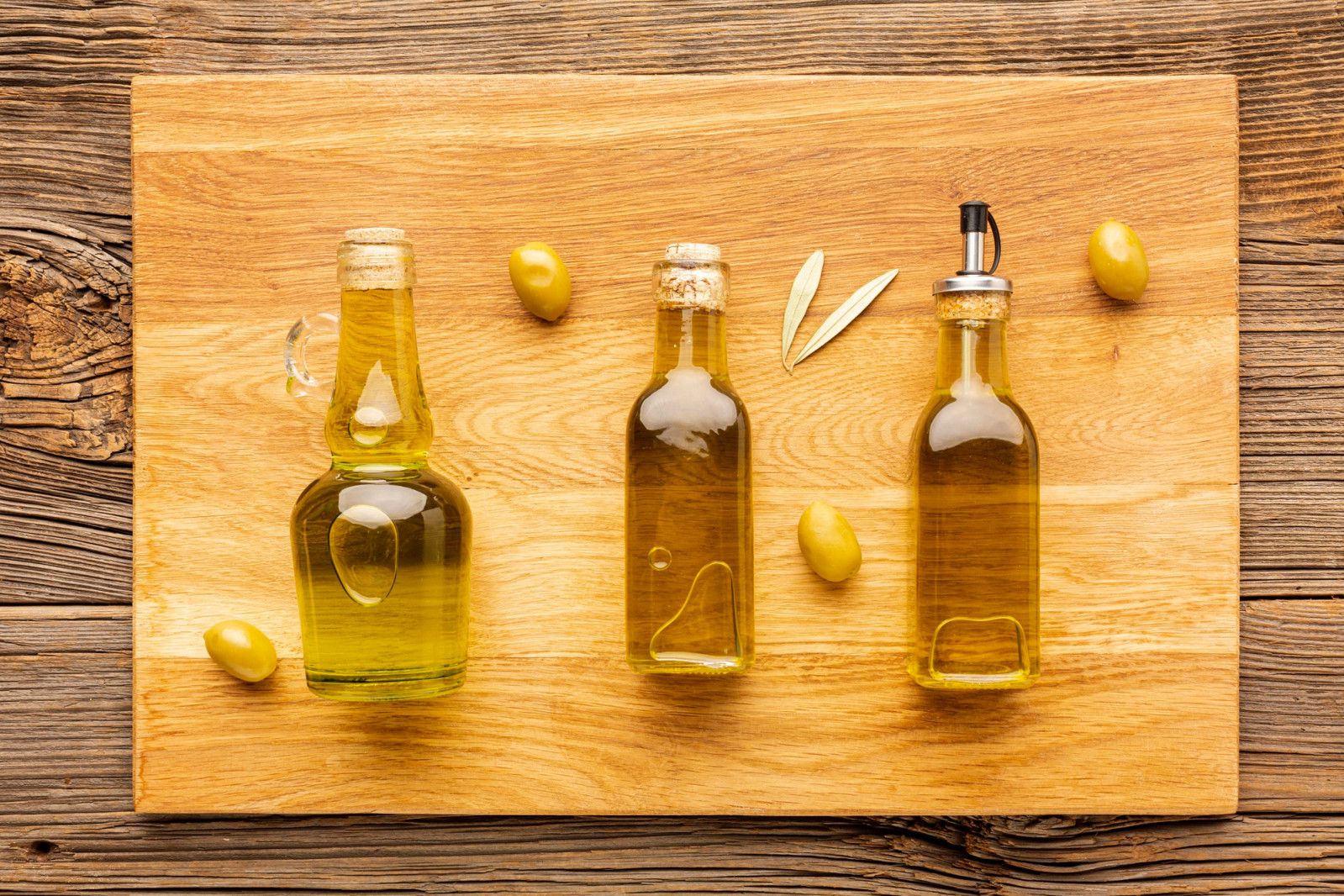 From olive to avocado, different cooking oils have their own strengths in the kitchen. Here’s how to choose and use them with purpose (Photo: Freepik)