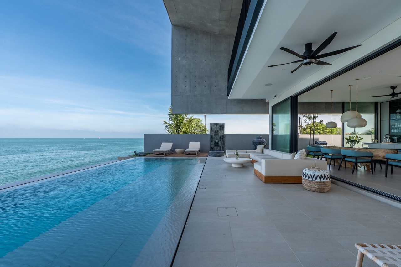 The infinity pool was designed to appear to flow directly into the horizon