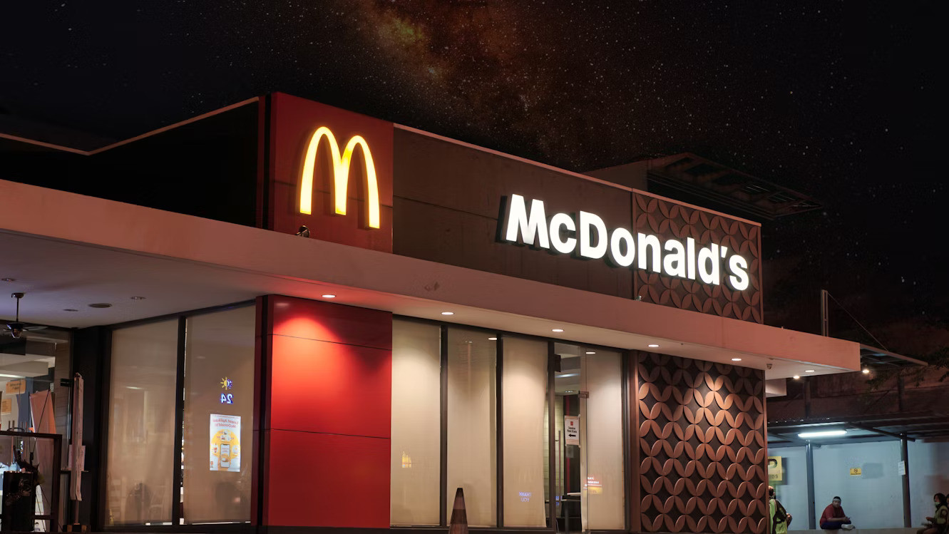 Vào tháng 9 năm 2024, McDonald's đã chính thức đóng cửa chi nhánh Bến Thành tại Quận 1, TP. Hồ Chí Minh, sau 10 năm hoạt động. Ảnh: Visual Karsa/Unsplash