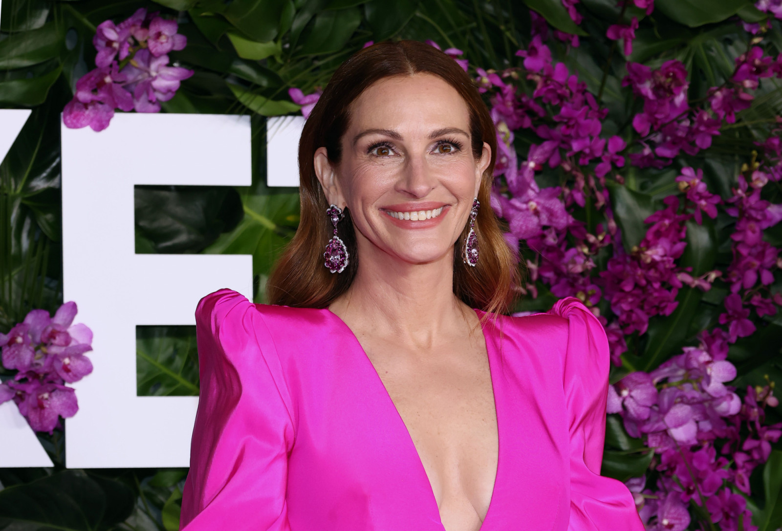 LOS ANGELES, CALIFORNIA - OCTOBER 17: Julia Roberts attends the premiere of Universal Pictures' "Ticket To Paradise" at Regency Village Theatre on October 17, 2022 in Los Angeles, California. (Photo by Tommaso Boddi/Getty Images)